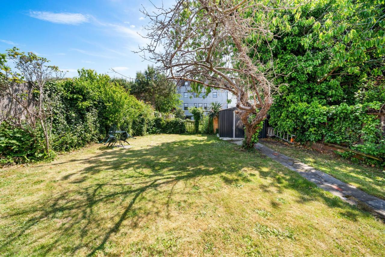 Lovely Garden Apartment In Wimbledon Town Centre With Private Parking By Wimbledon Holiday Lets ลอนดอน ภายนอก รูปภาพ