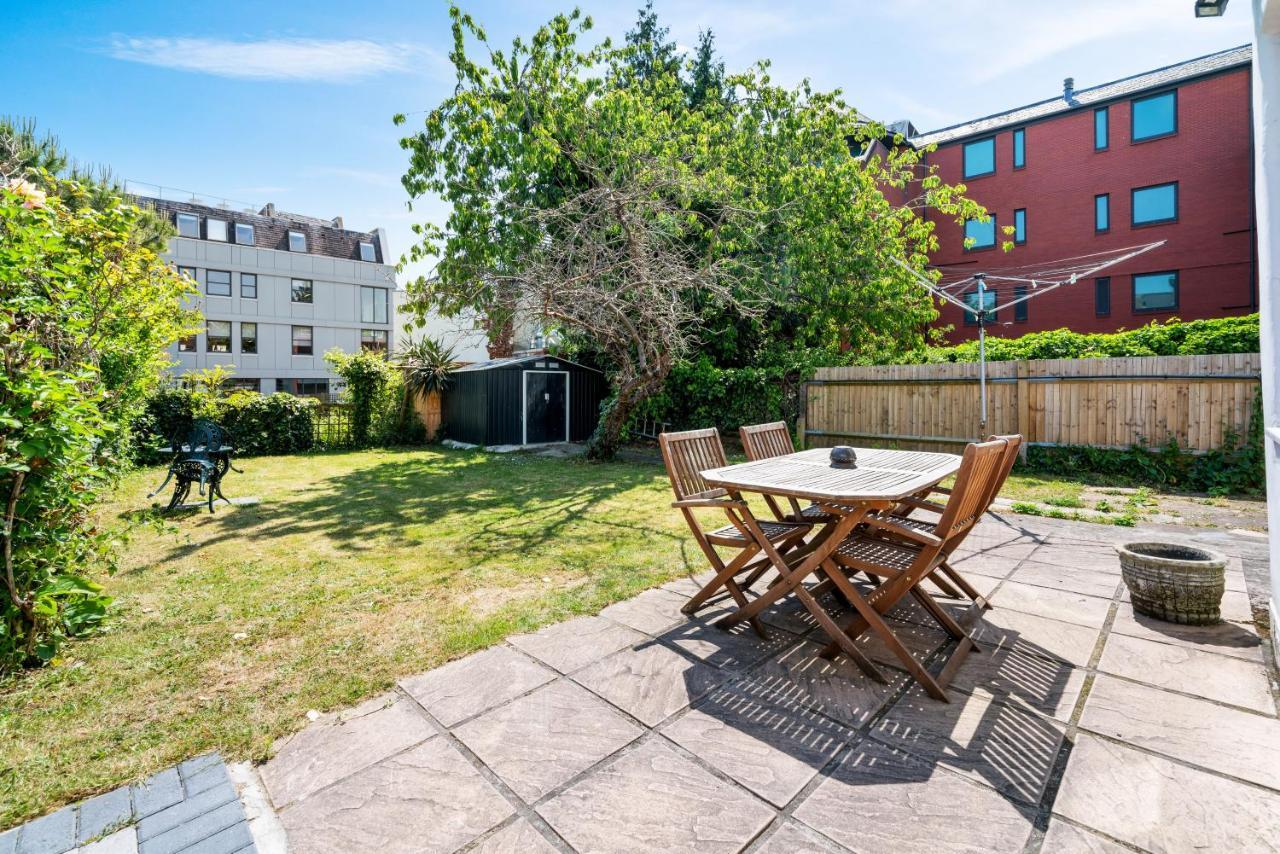 Lovely Garden Apartment In Wimbledon Town Centre With Private Parking By Wimbledon Holiday Lets ลอนดอน ภายนอก รูปภาพ