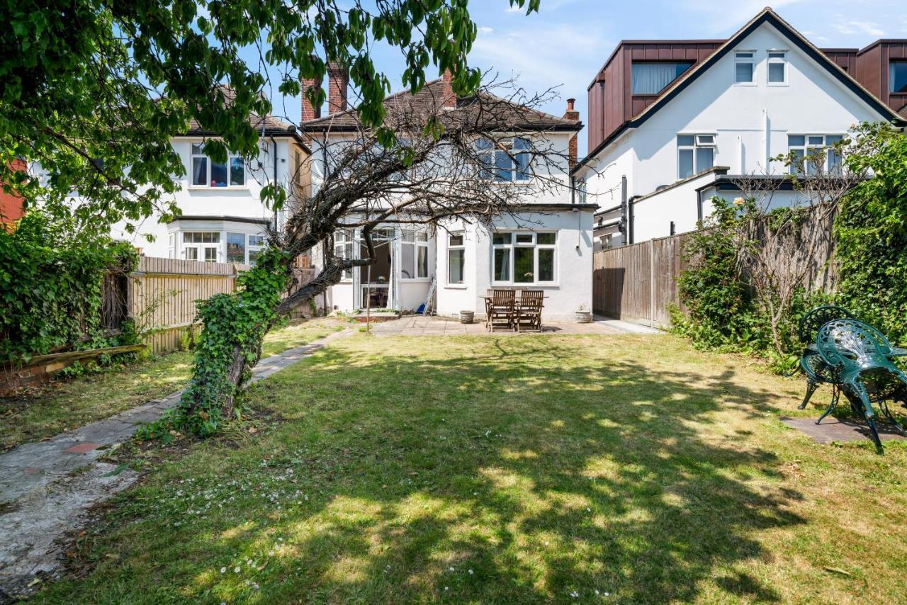Lovely Garden Apartment In Wimbledon Town Centre With Private Parking By Wimbledon Holiday Lets ลอนดอน ภายนอก รูปภาพ