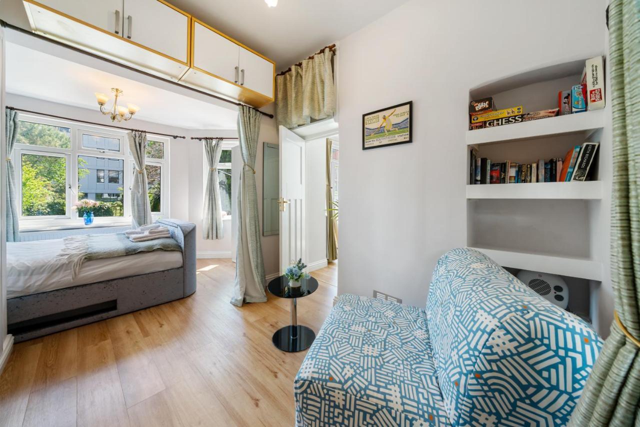 Lovely Garden Apartment In Wimbledon Town Centre With Private Parking By Wimbledon Holiday Lets ลอนดอน ภายนอก รูปภาพ