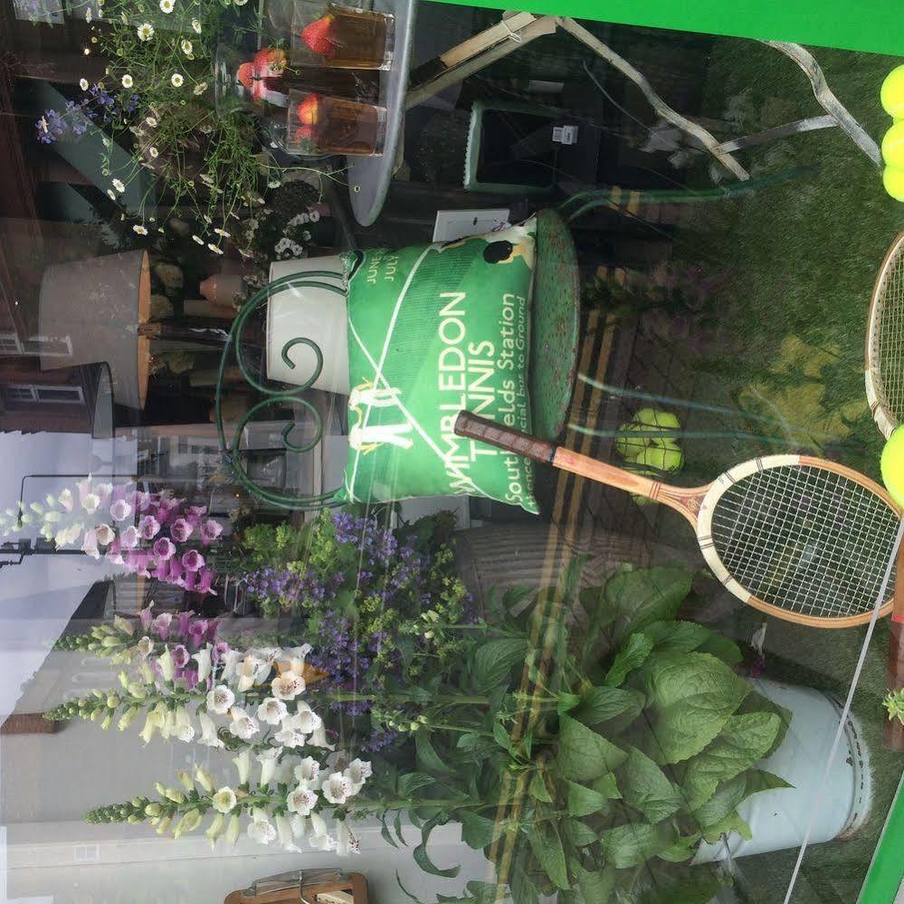 Lovely Garden Apartment In Wimbledon Town Centre With Private Parking By Wimbledon Holiday Lets ลอนดอน ภายนอก รูปภาพ