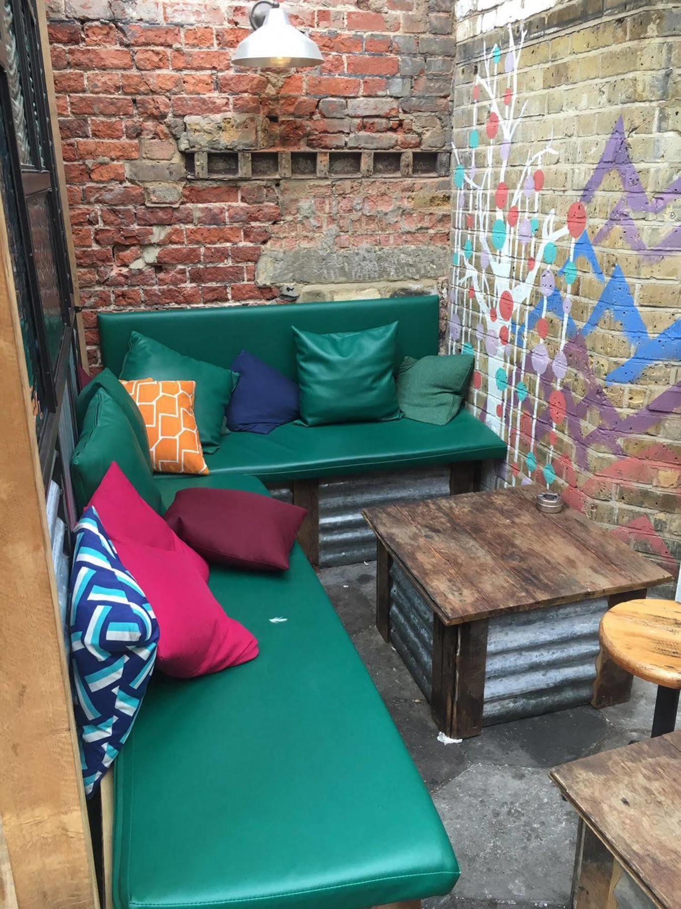 Lovely Garden Apartment In Wimbledon Town Centre With Private Parking By Wimbledon Holiday Lets ลอนดอน ภายนอก รูปภาพ