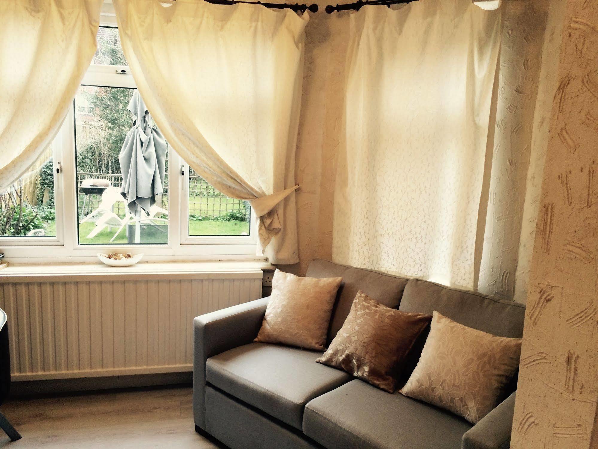 Lovely Garden Apartment In Wimbledon Town Centre With Private Parking By Wimbledon Holiday Lets ลอนดอน ภายนอก รูปภาพ