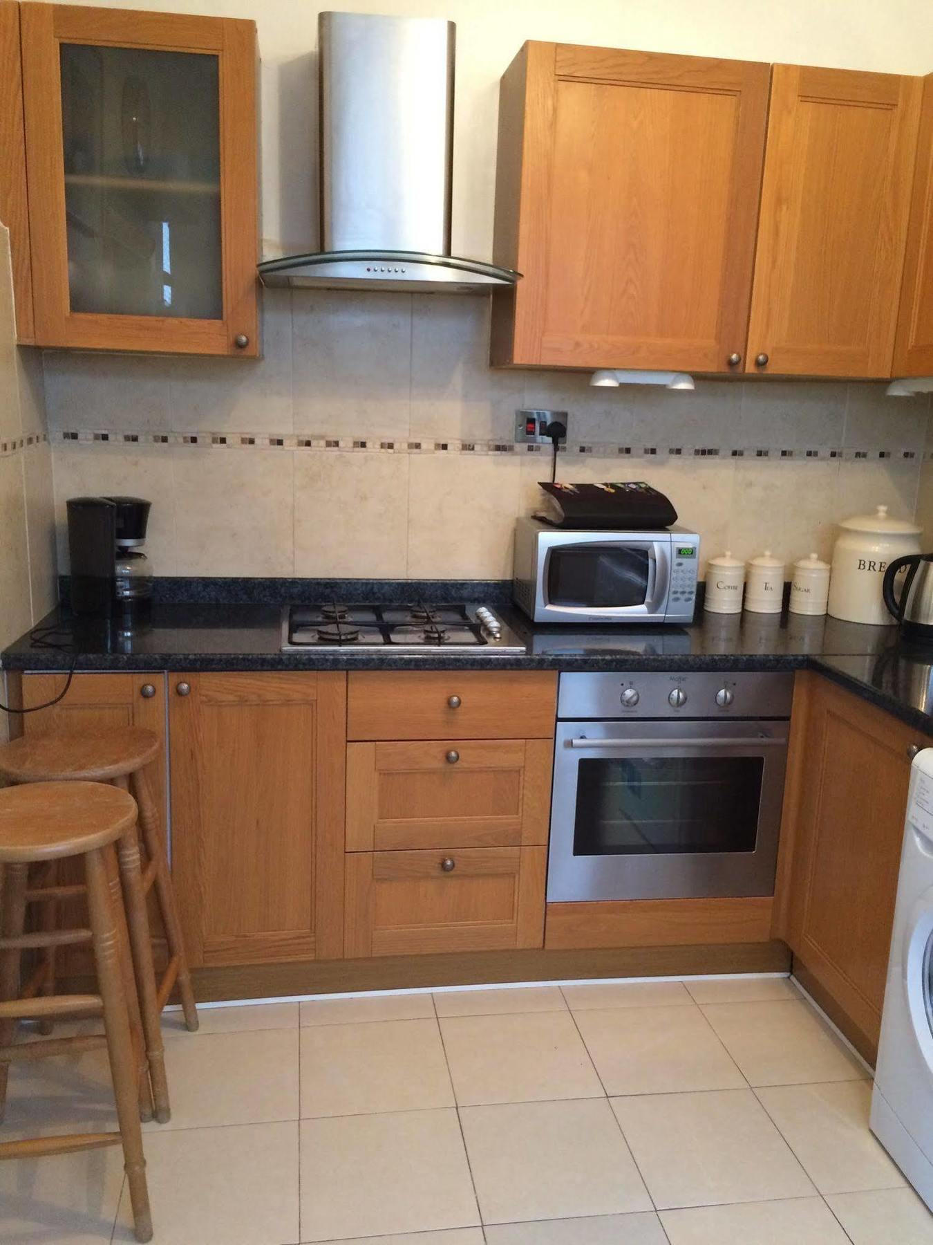Lovely Garden Apartment In Wimbledon Town Centre With Private Parking By Wimbledon Holiday Lets ลอนดอน ภายนอก รูปภาพ