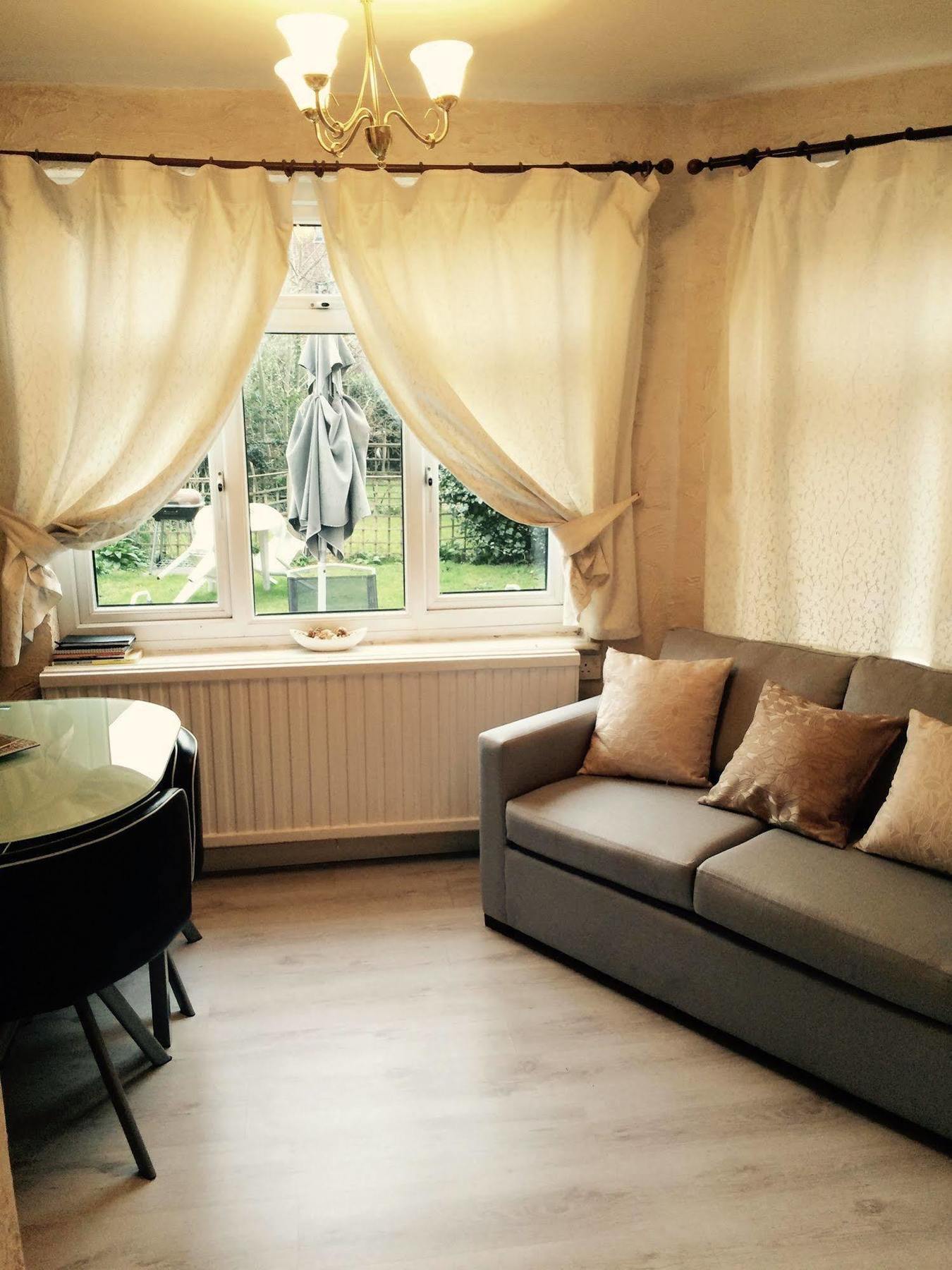 Lovely Garden Apartment In Wimbledon Town Centre With Private Parking By Wimbledon Holiday Lets ลอนดอน ภายนอก รูปภาพ