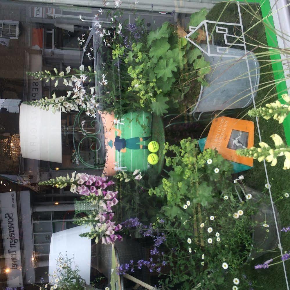 Lovely Garden Apartment In Wimbledon Town Centre With Private Parking By Wimbledon Holiday Lets ลอนดอน ภายนอก รูปภาพ